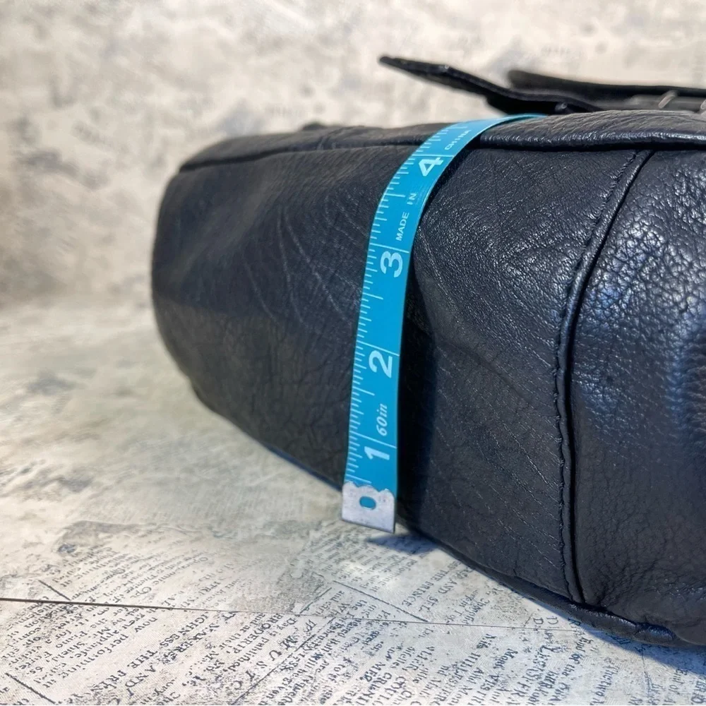 Wilsons Leather lightweight messenger bag